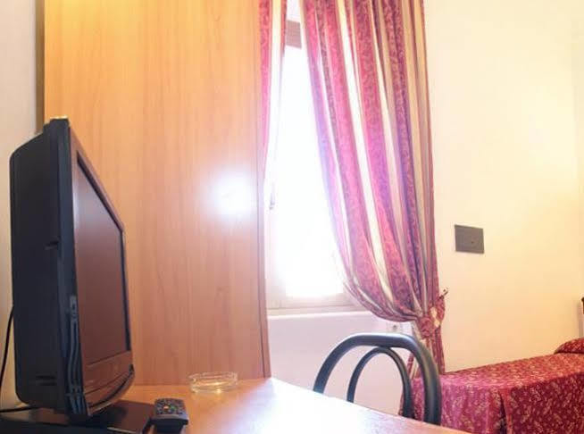 Hotel Euro Quiris Roma Exterior foto